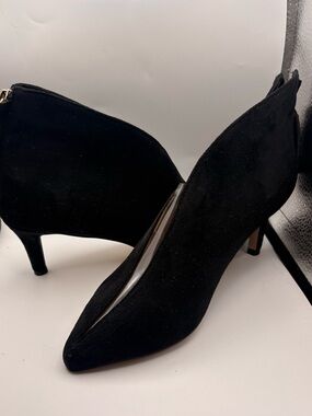 YDN Black Suede Pointed Toe Mid-Heel Ankle Boots